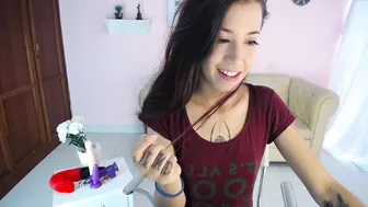 chloe_savage_ young mischievous woman shows her boobs
