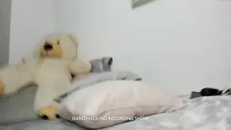 isabelhills cute  cam girl  pulls pussy