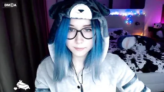 blue_mooncat Dark haired bitch