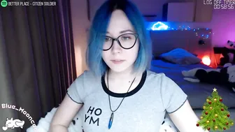 blue_mooncat great girl fucks shaved cunt