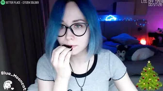 blue_mooncat great girl fucks shaved cunt