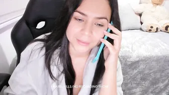 isabelhills hot chick fucks shaved pussy