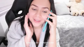 isabelhills hot chick fucks shaved pussy
