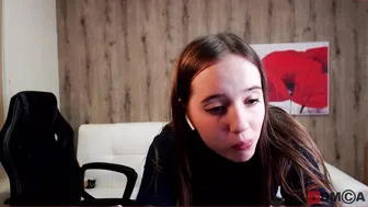 agelina_summer satisfied with sex toy