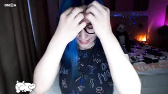 blue_mooncat Black brunette