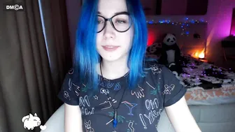 blue_mooncat Black brunette