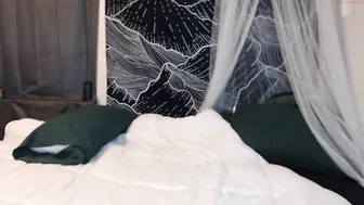 strawberry141 hot lady passionately pulls pussy