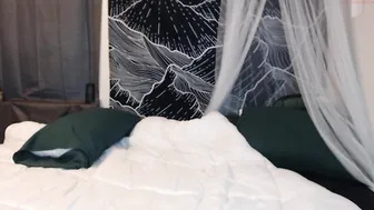 strawberry141 hot lady passionately pulls pussy