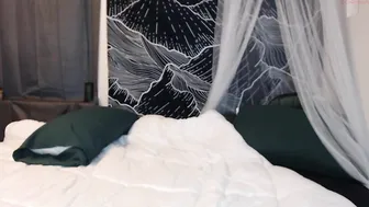 strawberry141 hot lady passionately pulls pussy