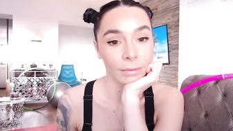 squirtbetty desired woman fucks herself with fingers