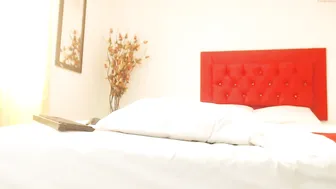 lisa_coleman tender small fucks herself in the pussy