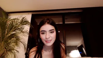 nicolemanson thick blonde body masturbates pussy