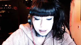 caroline_x_princess cute lady gently massages pussy