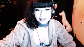 caroline_x_princess cute lady gently massages pussy