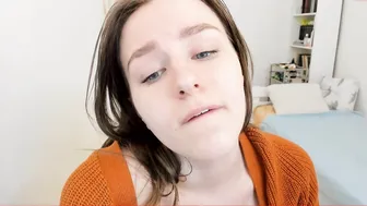 joliejoy busty blonde gently masturbates cunt