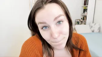 joliejoy busty blonde gently masturbates cunt