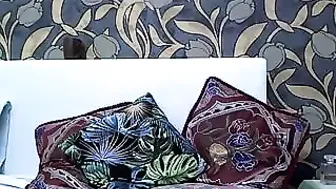 little_sex2001 mature hottie caresses shaved cunt