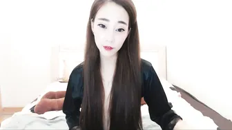 antares_gril jerking on a chair