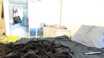 dakota_lynn undresses and shows puffy bread