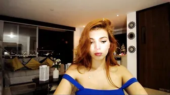 courtneyhonney bright slut fucks pussy