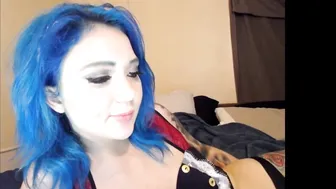 dakotaskyexxx naughty slut caresses big tits