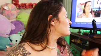 oftenelle charming trash pulls pussy