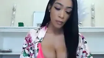 parisbanks Pretty female