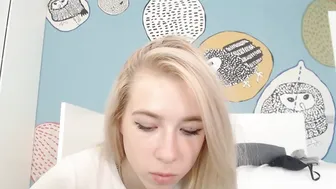 aconaco busty skin fucks pussy dildo