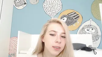 aconaco busty skin fucks pussy dildo