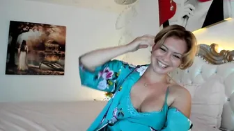kiradivine big wet cunt close up