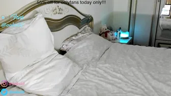 oksanafedorova blonde slut caresses shaved cunt