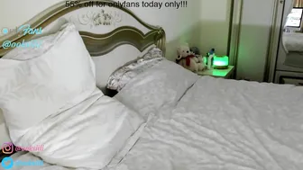 oksanafedorova blonde slut caresses shaved cunt