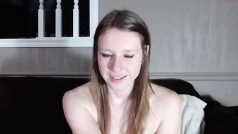 lovingsummer hot babe fucks shaved holes