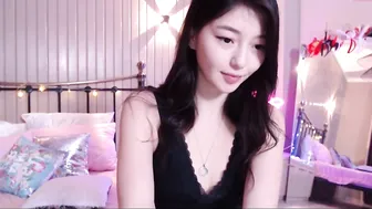 niyamein skinny beauty pulls pussy