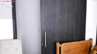 anna_wells showed pussy on the street