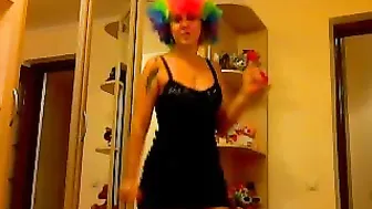 amanda__r in a new apartment shows a striptease