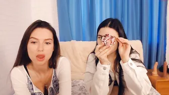 amber_tan cute queen sucking penis