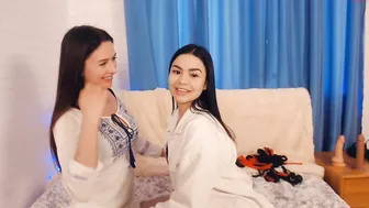 amber_tan cute queen sucking penis