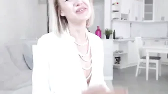 alexiangel hot chick twirls big booty