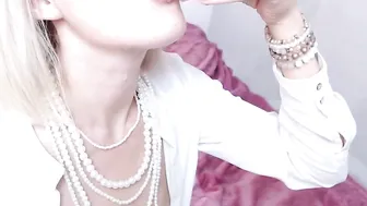 alexiangel hot chick twirls big booty