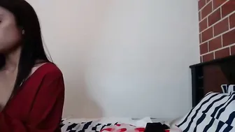 alexis_king gorgeous babe licks dildo