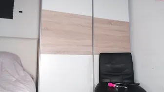 alycetn exquisite body gently pulls pussy