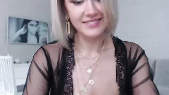 alexiangel crazy doll doll masturbates pussy