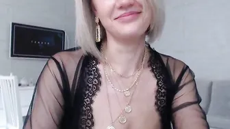 alexiangel crazy doll doll masturbates pussy