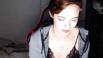 alicen0 slutty confidant gently masturbates pussy