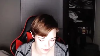 alicen0 slutty confidant gently masturbates pussy