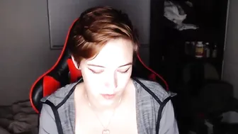 alicen0 slutty confidant gently masturbates pussy