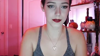 alicen0 luxurious slut poses in sexy lingerie