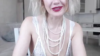 alexiangel naughty slut fucks anus phallus