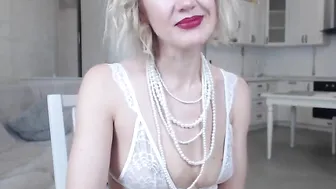 alexiangel naughty slut fucks anus phallus